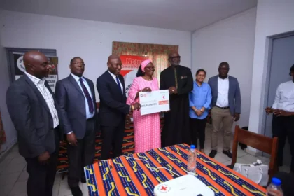 QNET fait don a la Croix Rouge en Cote d'Ivoire