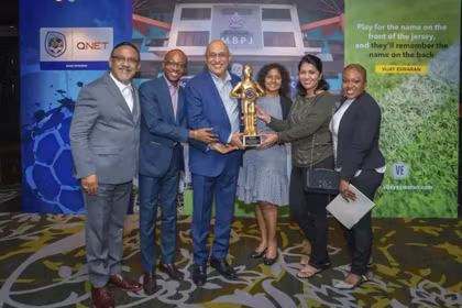 Sports-Industry-Awards-Asia-QNET-people standing with trophy