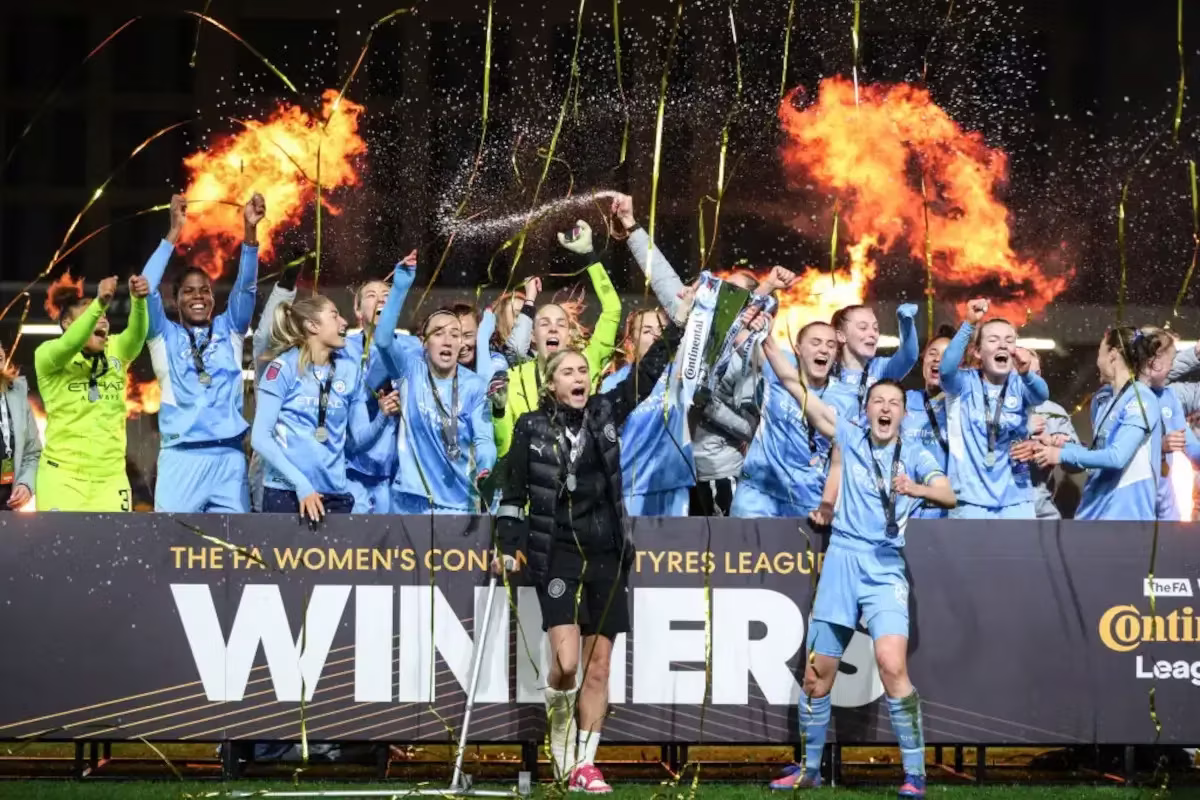Manchester City women's team celebrating a title