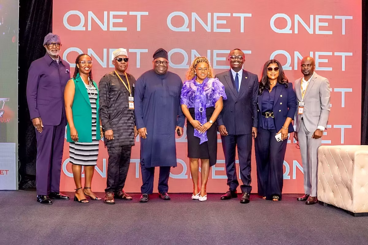 Dignitaries with Bola Ray at a QNET event in Ghana